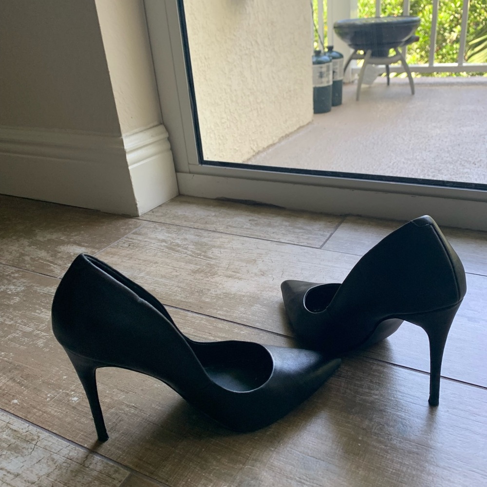 black stiletto pointy heels